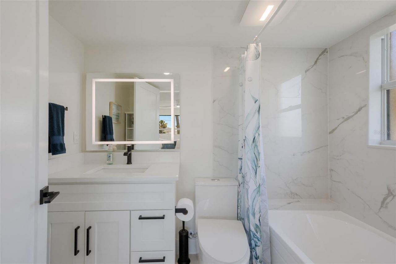 214 85th Street, Holmes Beach, FL 34217 Photo