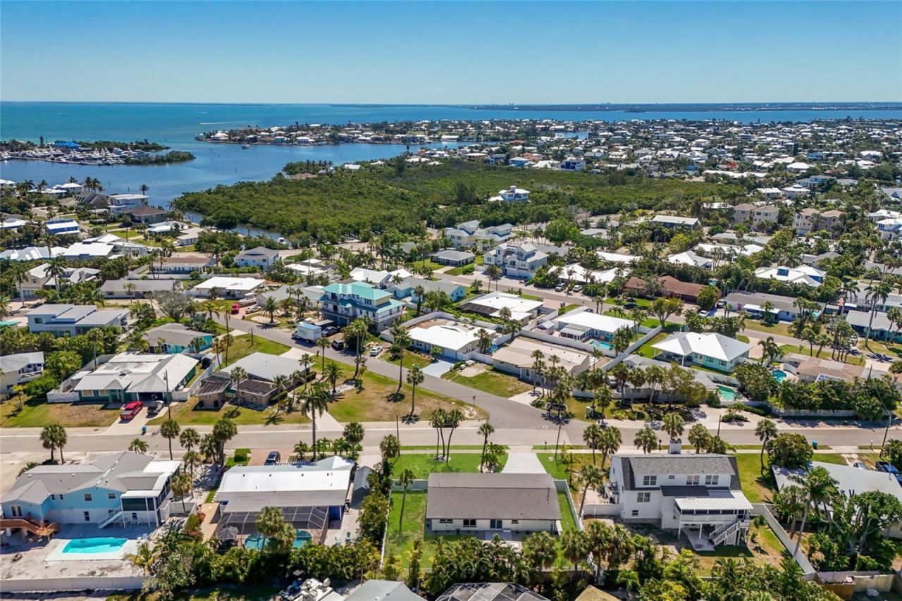 214 85th Street, Holmes Beach, FL 34217 Photo