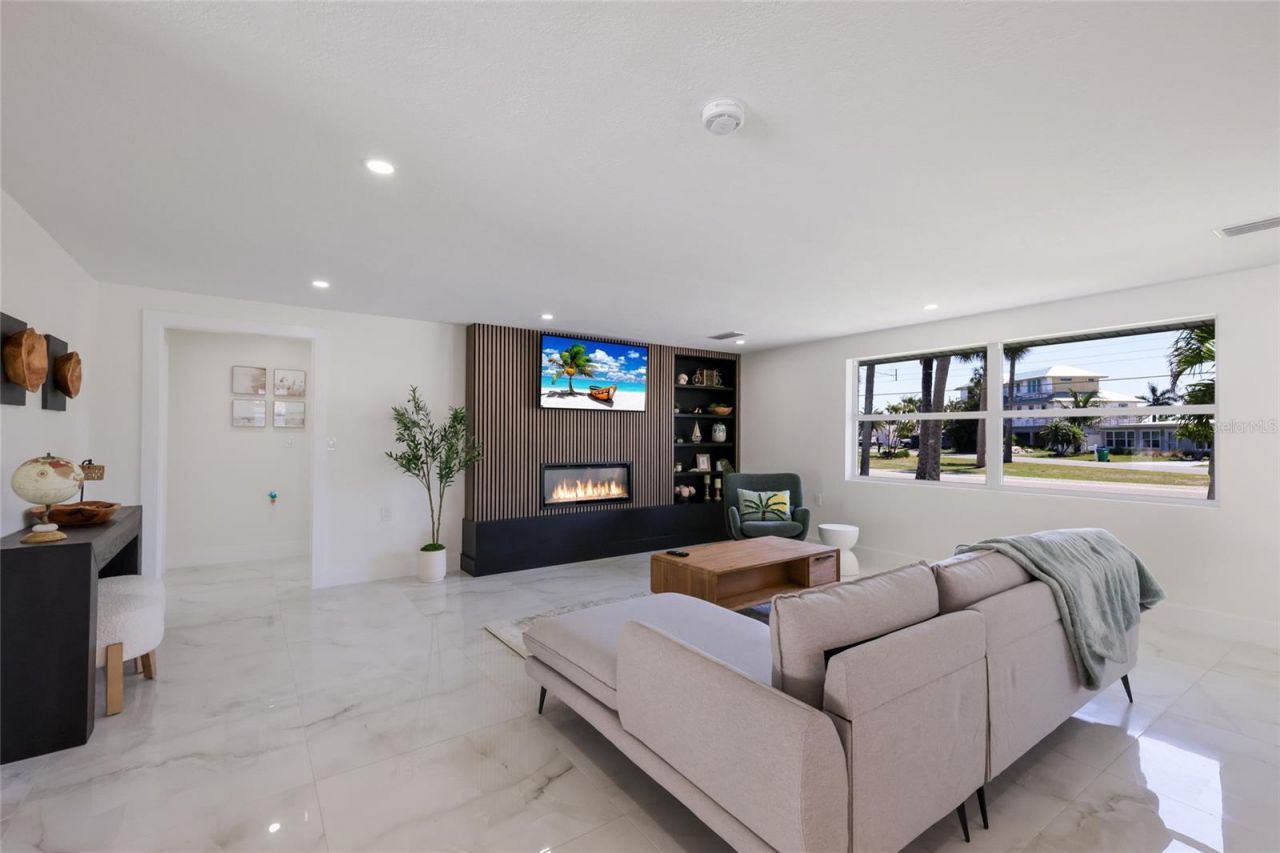 214 85th Street, Holmes Beach, FL 34217 Photo