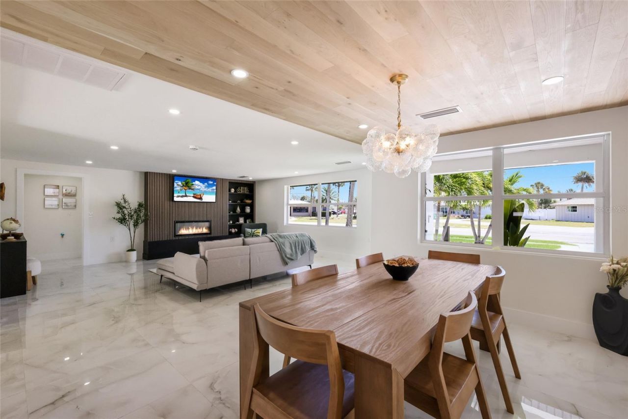 214 85th Street, Holmes Beach, FL 34217 Photo