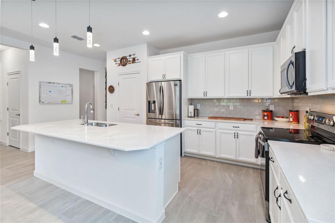 413 Sapphire Drive , Davenport, FL 33837 Photo