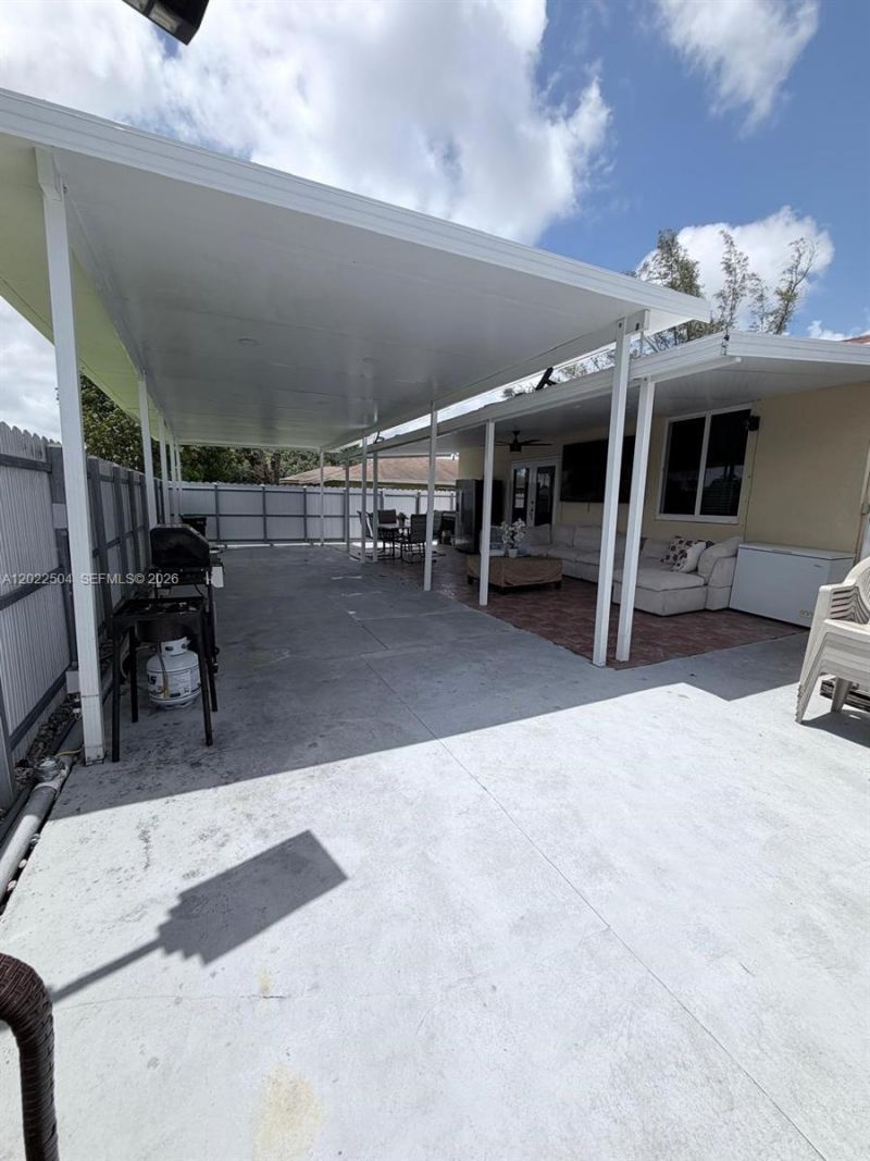 1670 NW 73rd St, Miami, FL 33147 Photo
