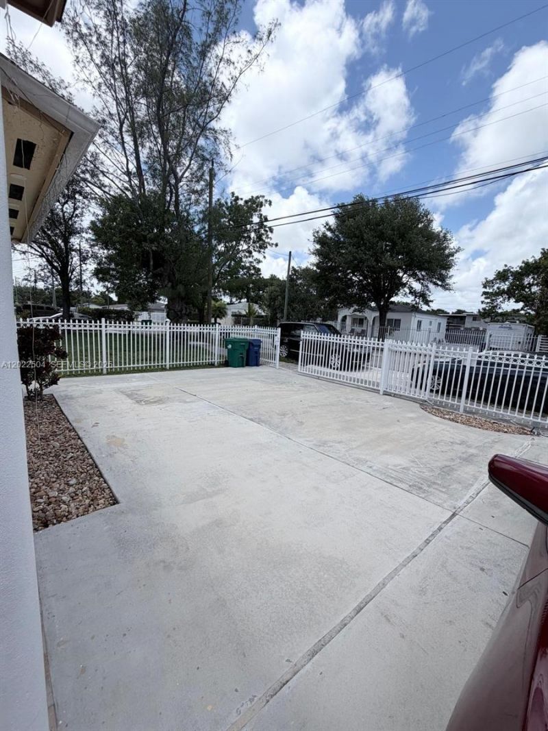 1670 NW 73rd St, Miami, FL 33147 Photo
