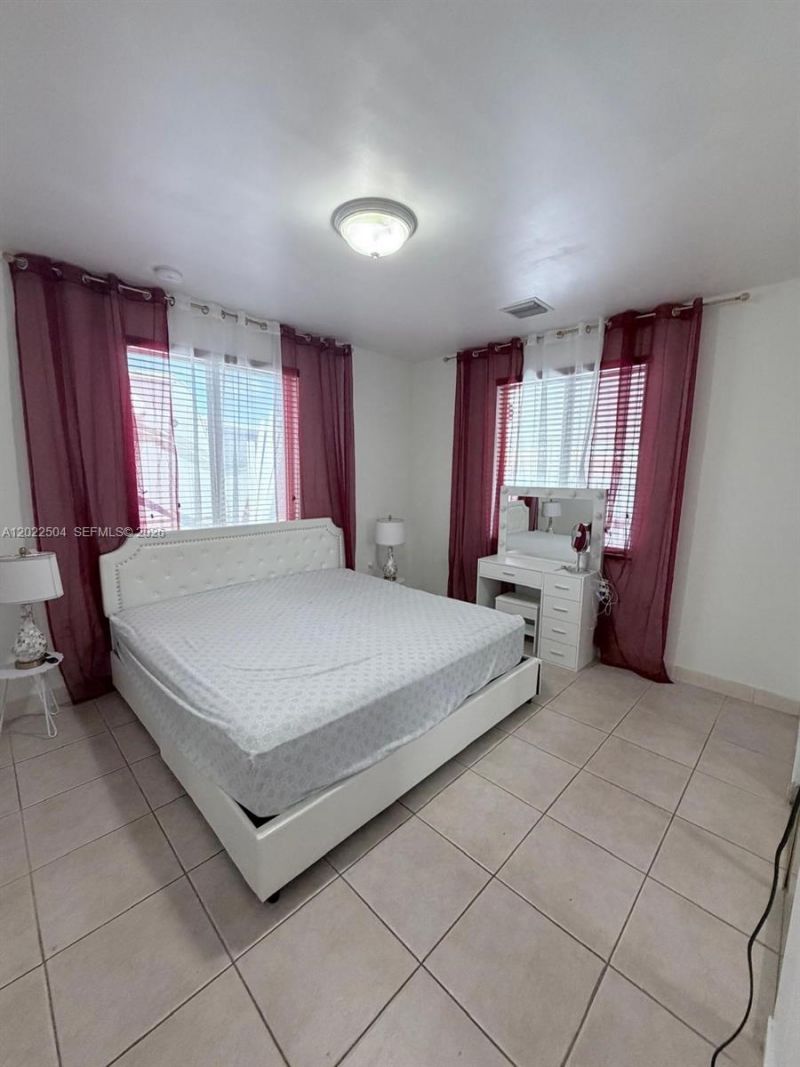 1670 NW 73rd St, Miami, FL 33147 Photo