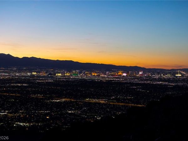 631 Alpine Summit , Henderson, NV 89012