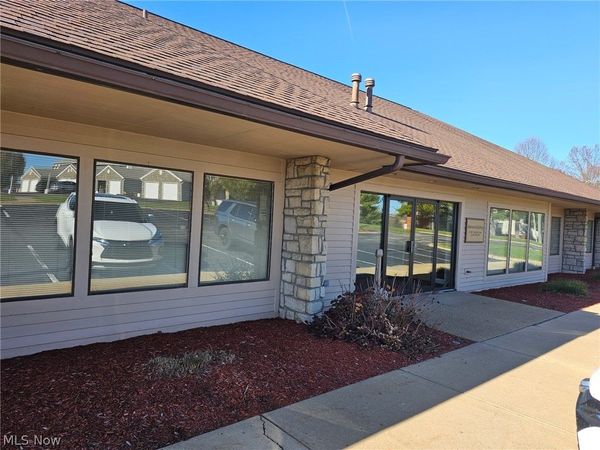 51461 Jennifer Ln, Unit 100, St Clairsville, OH 43950