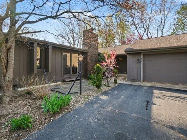 840 Brook Village Court, Holland, MI 49423