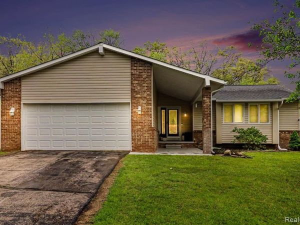2770 Shady Hollow Drive, White Lake Twp, MI 48383