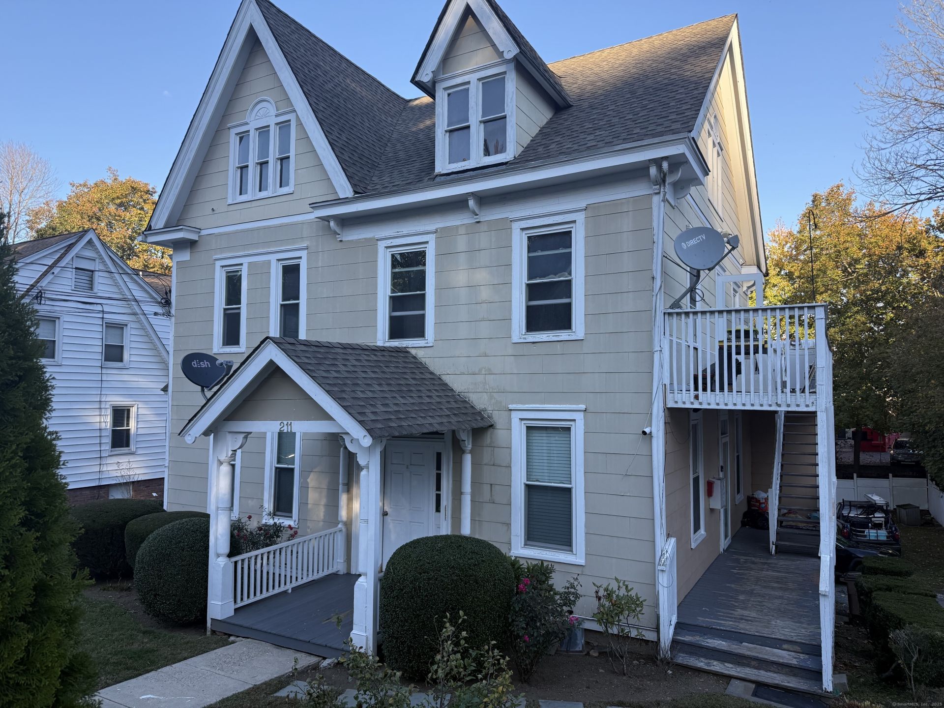211 Knickerbocker, Stamford, CT 06907 Main Photo