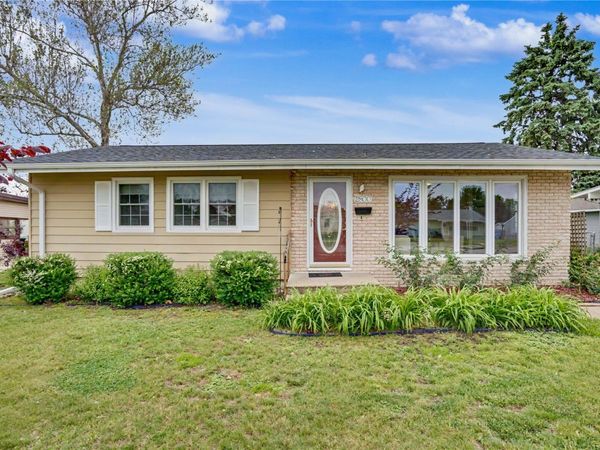 2800 3rd Ave , Marion, IA 52302