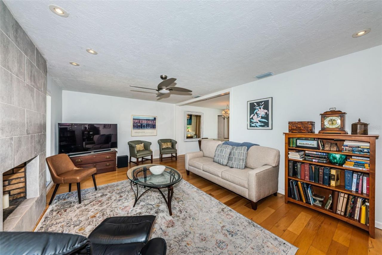 1496 49th Avenue Ne, Saint Petersburg, FL 33703 Photo