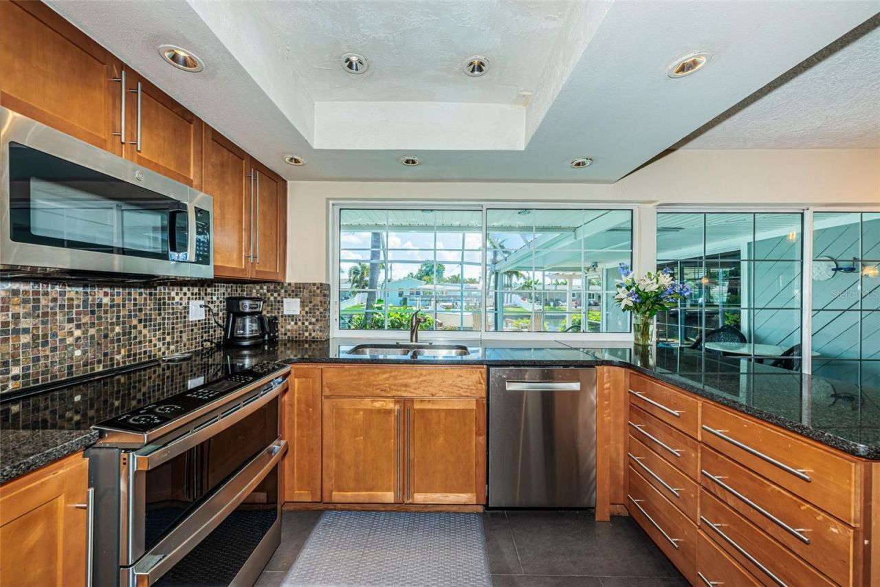1496 49th Avenue Ne, Saint Petersburg, FL 33703 Photo