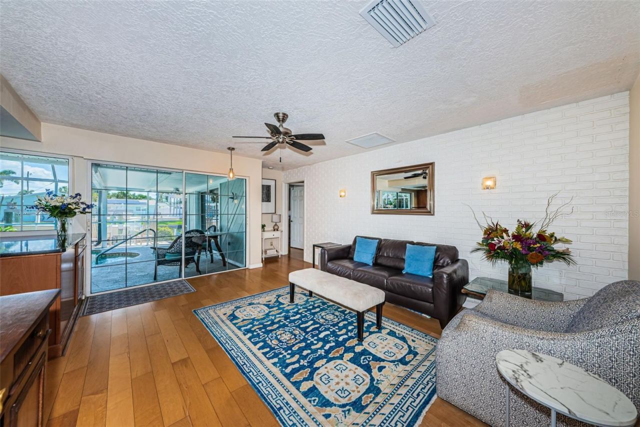 1496 49th Avenue Ne, Saint Petersburg, FL 33703 Photo