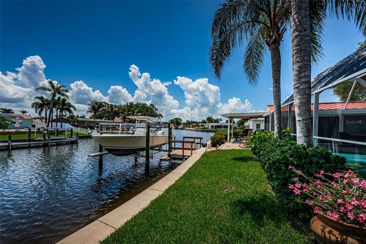 1496 49th Avenue Ne, Saint Petersburg, FL 33703 Photo