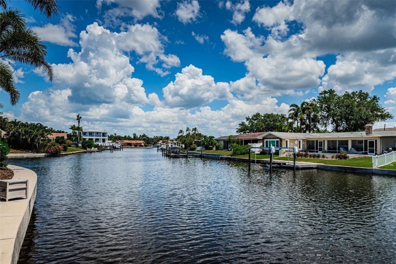 1496 49th Avenue Ne, Saint Petersburg, FL 33703 Photo