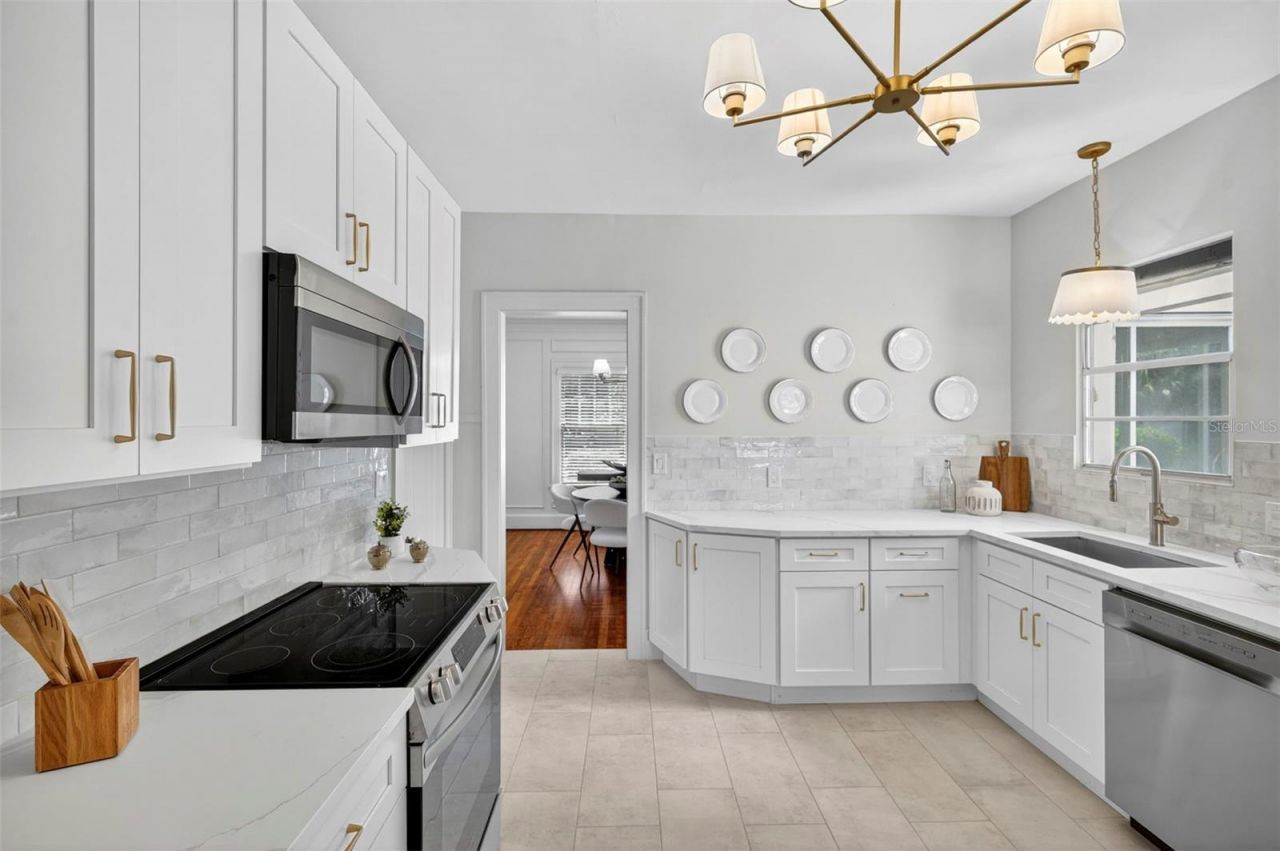 7602 Dartmouth Avenue N, Saint Petersburg, FL 33710 Photo