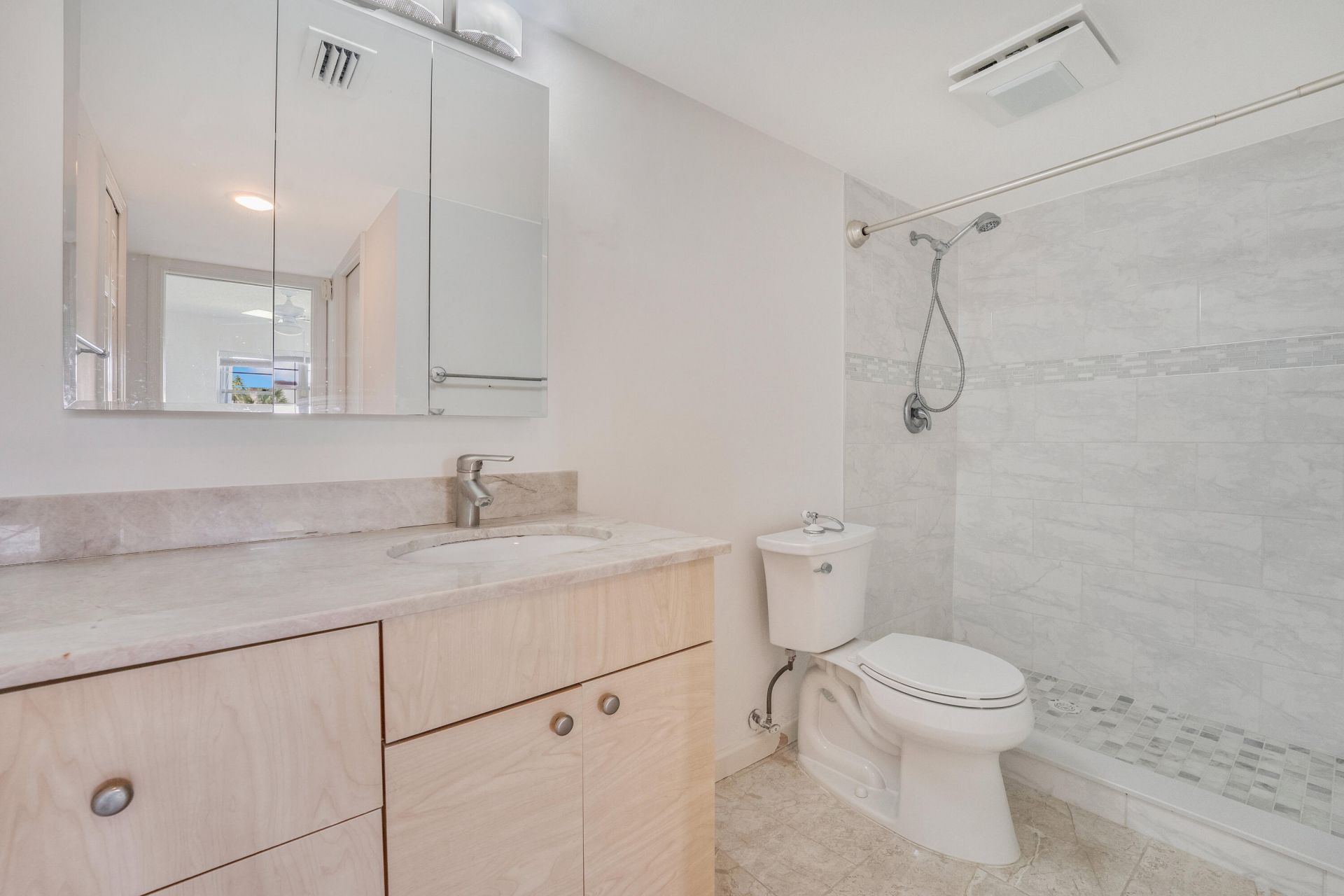3075 Gardens E Drive, Unit 24, Palm Beach Gardens, FL 33410 Photo