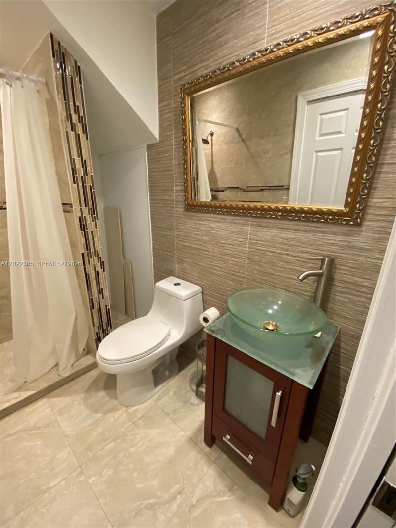 6763 NW 182nd St , Unit 105, Hialeah, FL 33015 Photo