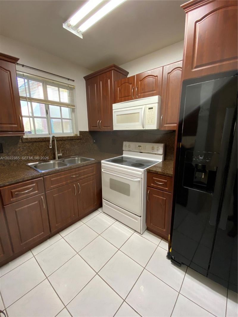 6763 NW 182nd St , Unit 105, Hialeah, FL 33015 Photo
