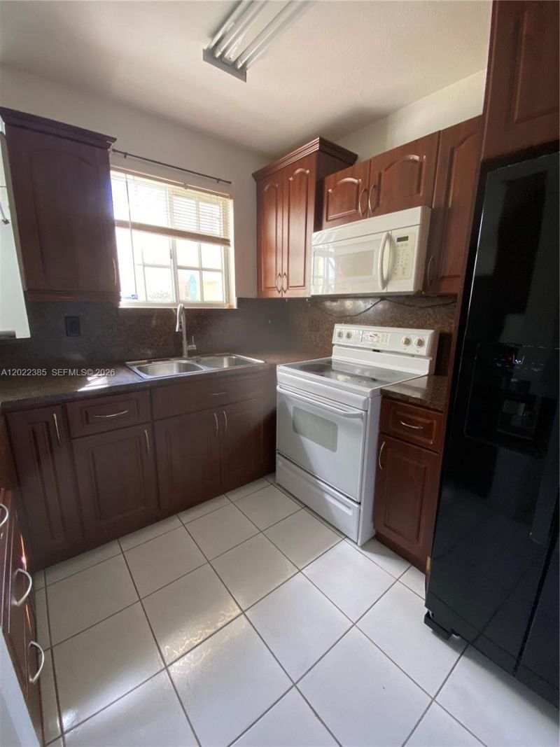6763 NW 182nd St , Unit 105, Hialeah, FL 33015 Photo