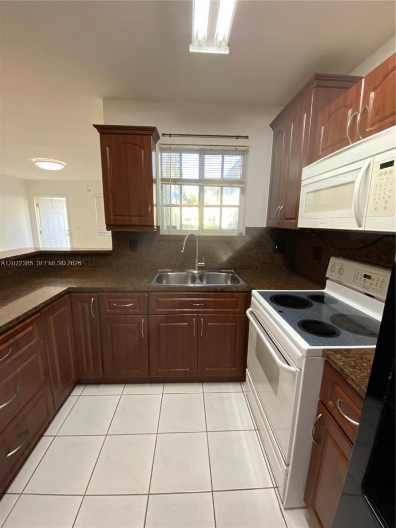 6763 NW 182nd St , Unit 105, Hialeah, FL 33015 Photo
