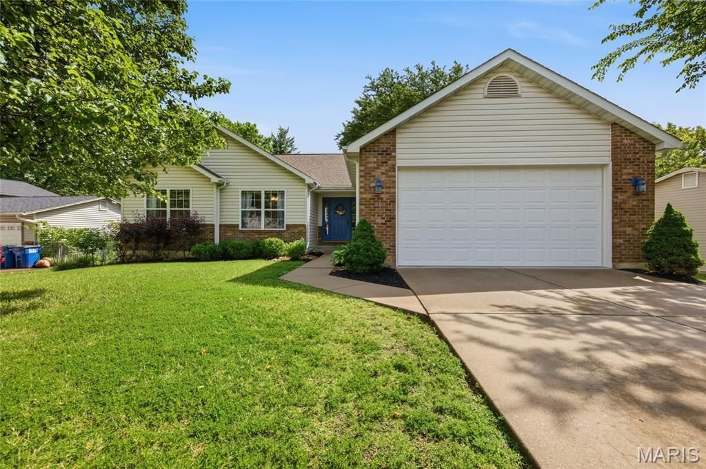 20 W Ofallon Drive , O Fallon, MO 63366 Main Photo