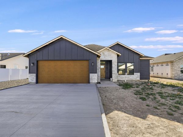 2006 Regan St, Jerome, ID 83338
