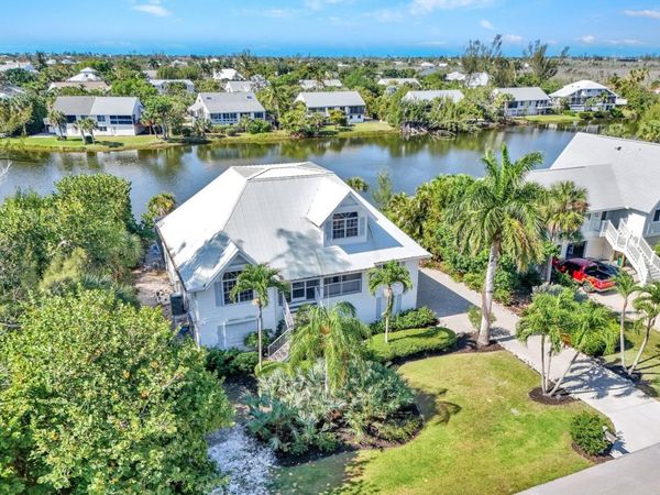 9007 Mockingbird Dr, Sanibel, FL 33957