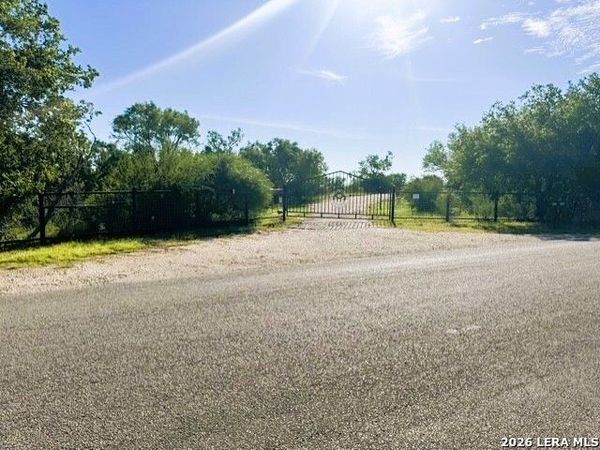 4101 Quihi-Castroville, Hondo, TX 78861