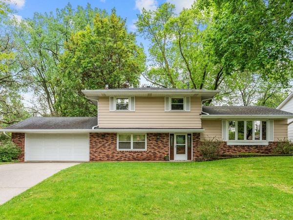 868 Cobb Road, Shoreview, MN 55126