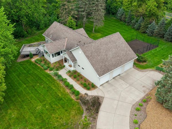 719 Spring Creek Circle, Mendota Heights, MN 55118