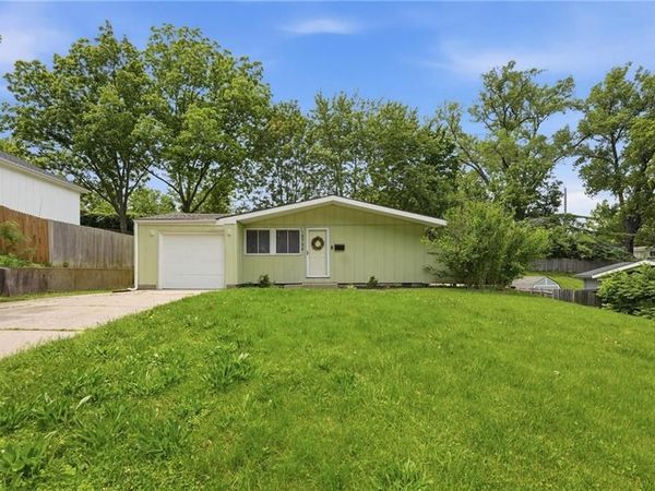 5706 N WOODLAND Avenue, Kansas City, MO 64118