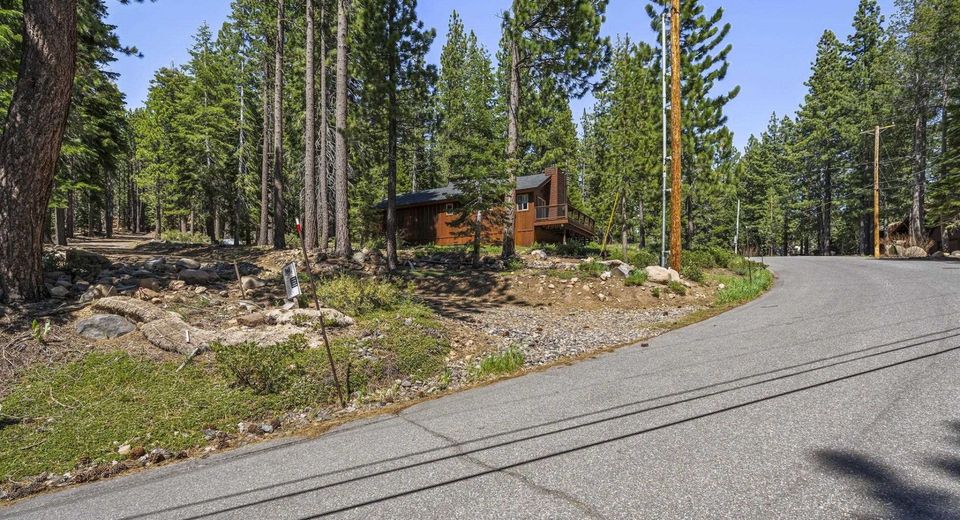 11483 Chamonix Road, Truckee, CA 96161 Photo
