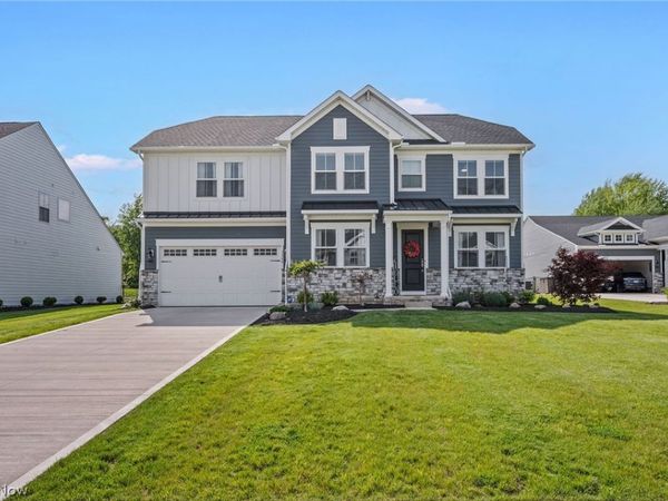 7564 Main Street , Olmsted Falls, OH 44138
