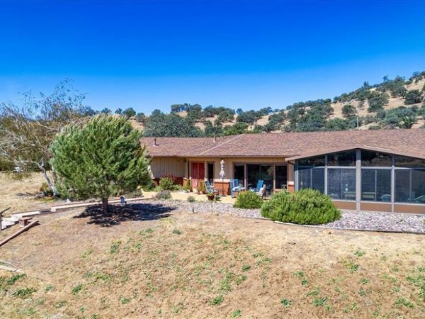 20476 Old Town Road, Tehachapi, CA 93561
