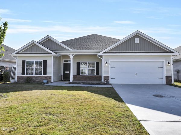 805 Washington Square , Richlands, NC 28574