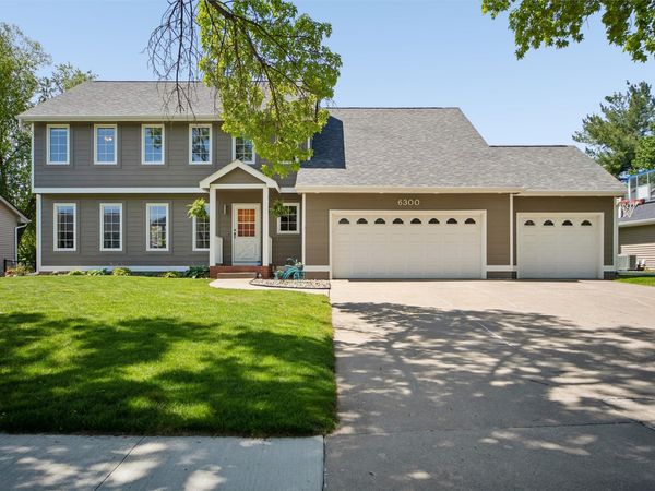 6300 N Winwood Drive, Johnston, IA 50131