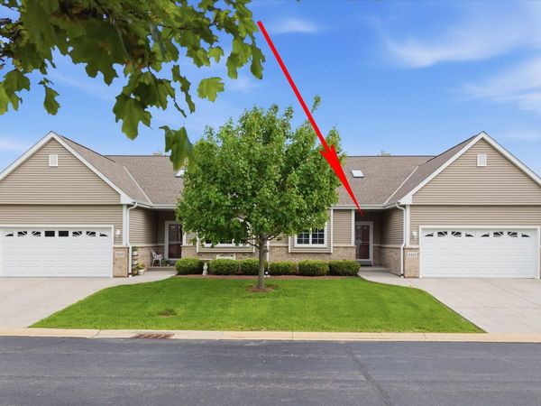 2412 Stoney Ln, Unit 2, Grafton, WI 53024