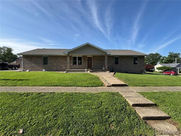 321 W Hamilton Street , Palmyra, MO 63461