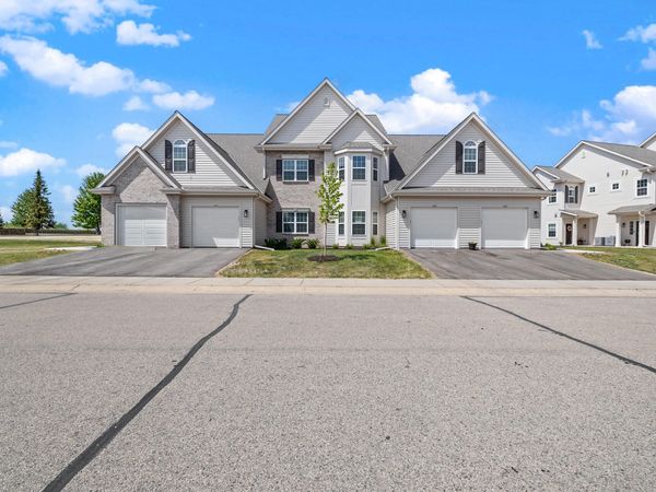 1881 Woodland Way, Unit 420-1, Slinger, WI 53086