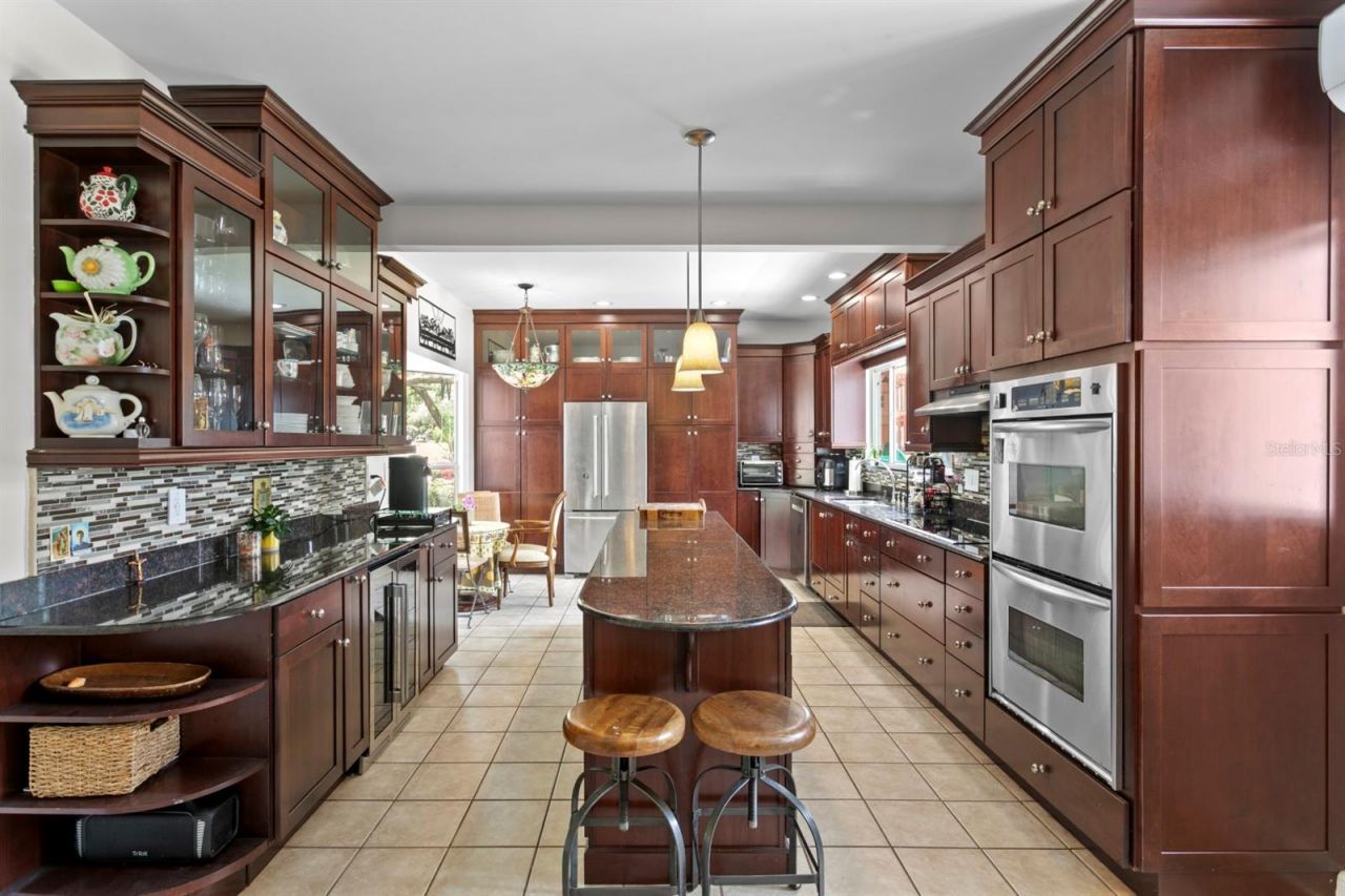 4521 W Watrous Avenue , Tampa, FL 33629 Photo