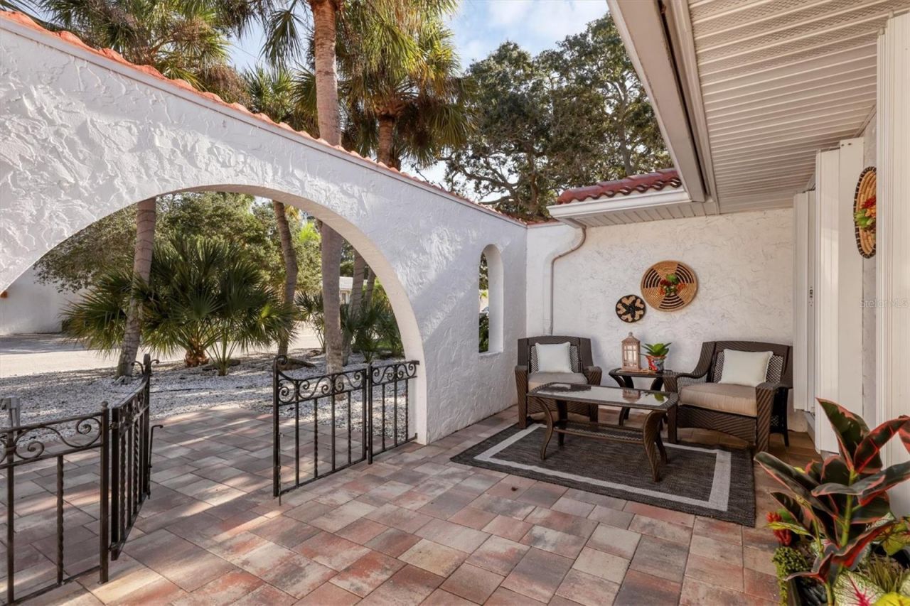 726 Birdsong Lane, Sarasota, FL 34242 Photo