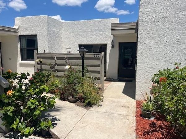 220 LAKEWOOD DRIVE , BRADENTON, FL 34210
