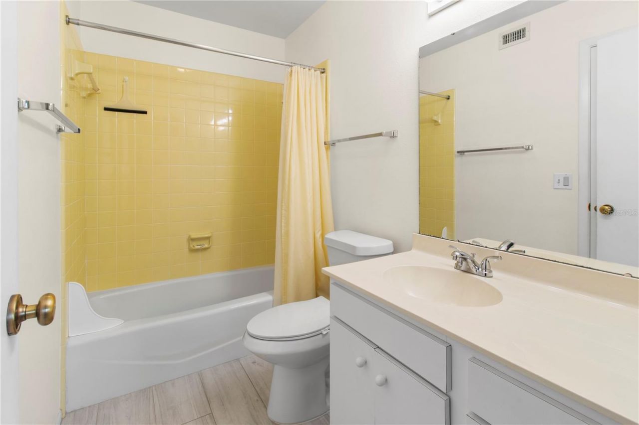 220 Lakewood Drive , Bradenton, FL 34210 Photo
