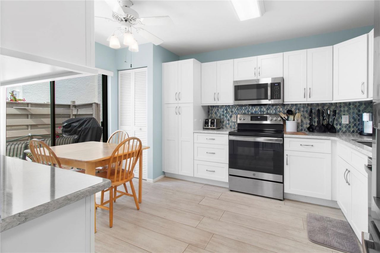 220 Lakewood Drive , Bradenton, FL 34210 Photo