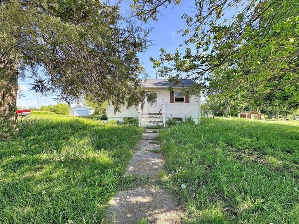 17368 214th Street , Davenport, IA 52807