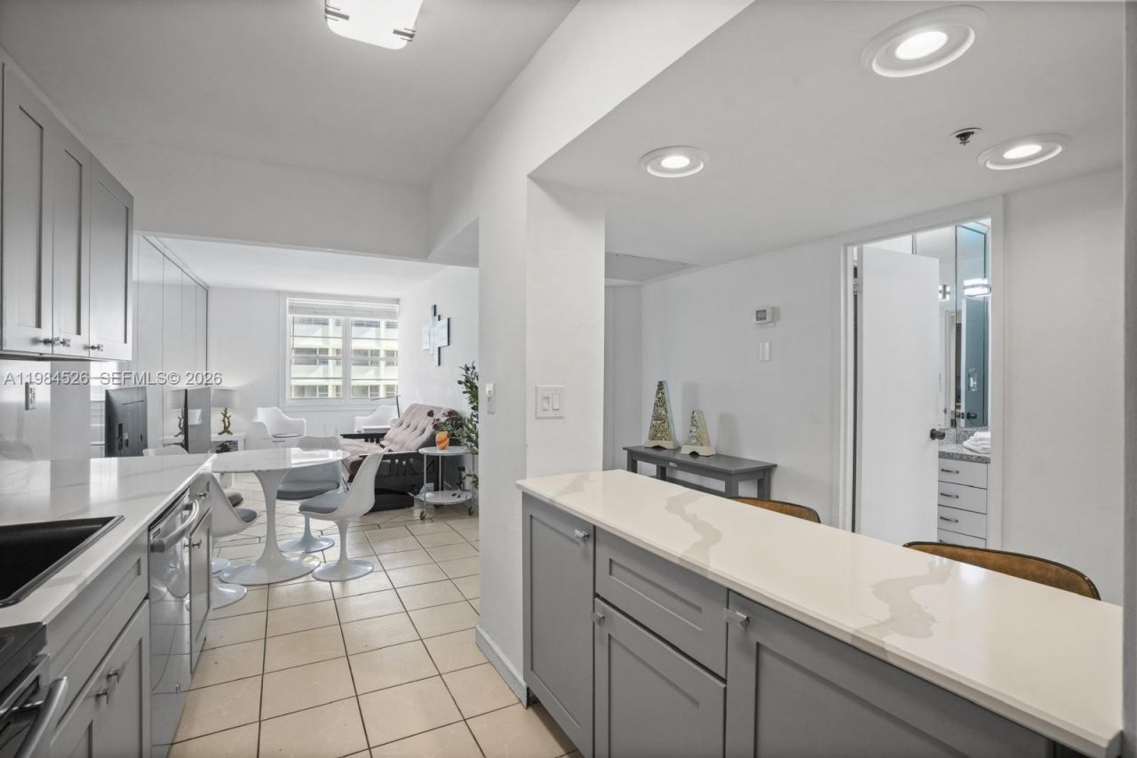 100 Lincoln Rd , Unit 825, Miami Beach, FL 33139 Photo