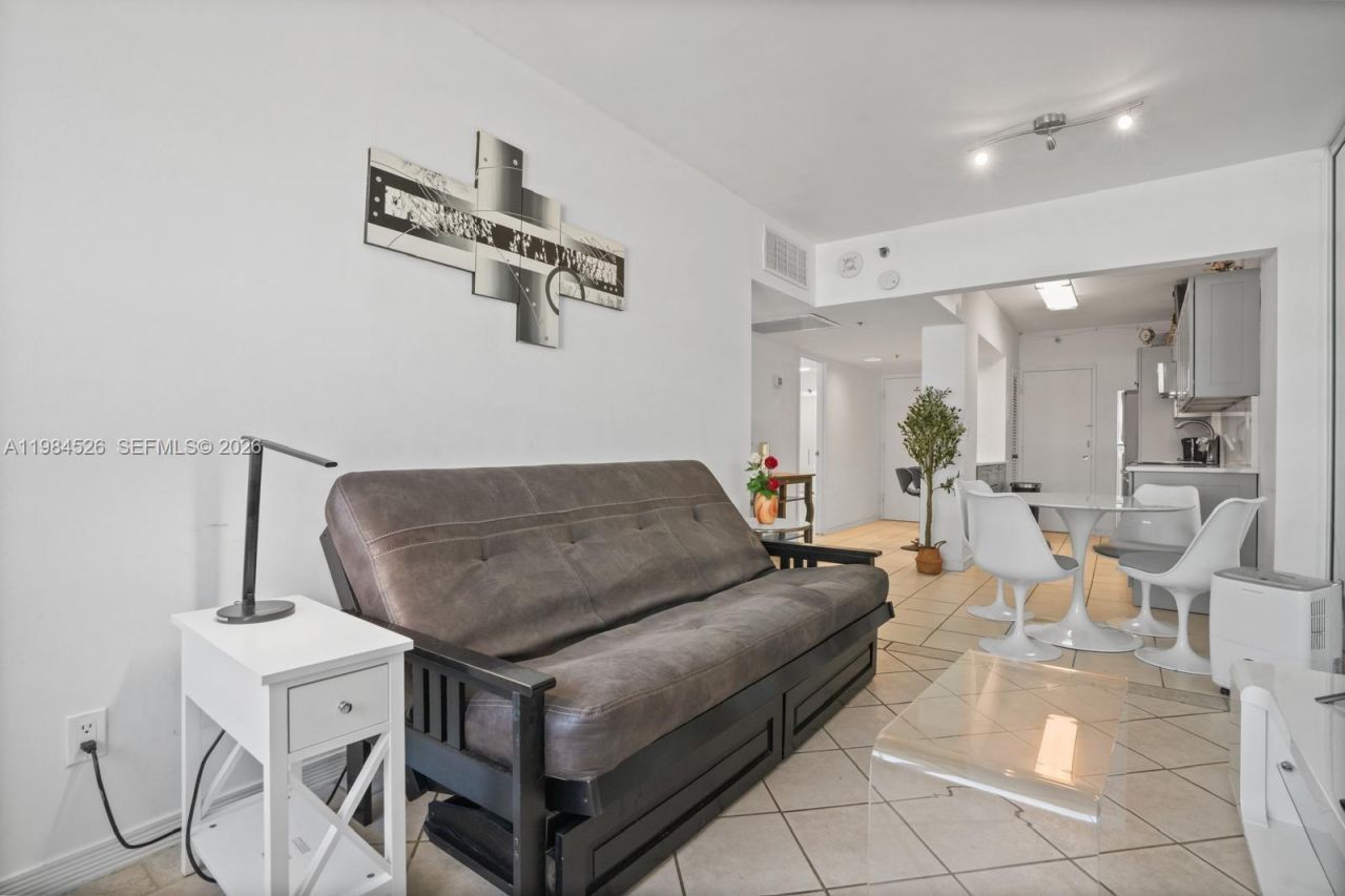 100 Lincoln Rd , Unit 825, Miami Beach, FL 33139 Photo