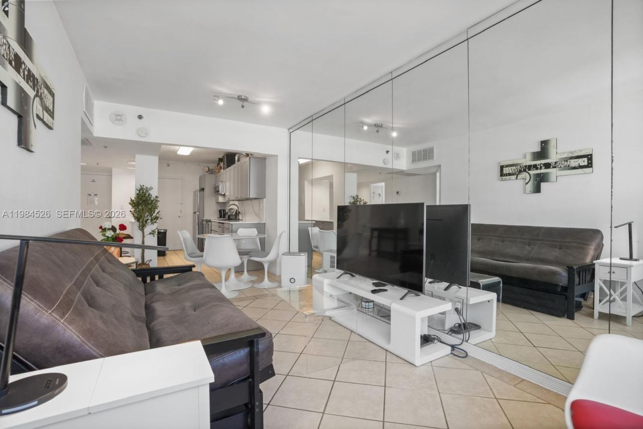 100 Lincoln Rd , Unit 825, Miami Beach, FL 33139 Photo