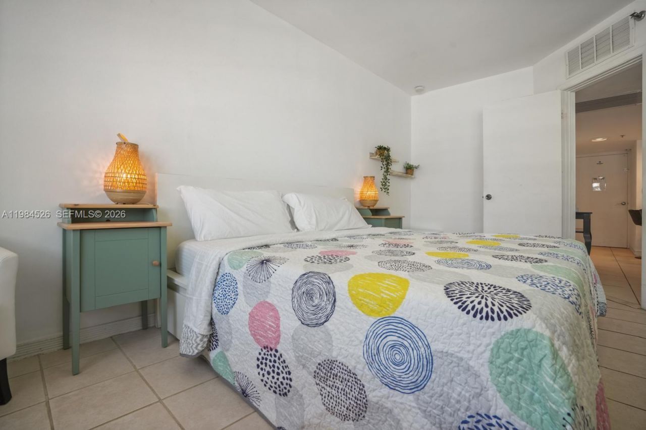 100 Lincoln Rd , Unit 825, Miami Beach, FL 33139 Photo